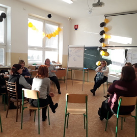 Pedagógovia bánovského gymnázia sa učia metódy úspešnej komunikácie a prezentácie - 20190107_145409