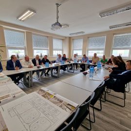 Zväčšiť fotografiu - Pilotná hokejová akadémia v trenčíne ide príkladom, radosť neskrýva ani szľh - 20230506_140826