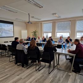 Zväčšiť fotografiu - Pilotná hokejová akadémia v trenčíne ide príkladom, radosť neskrýva ani szľh - 20230506_144143