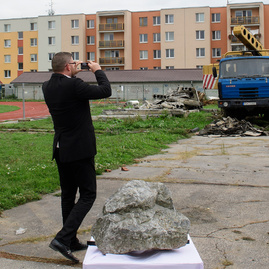 Po letných prázdninách žiakov privítala nová telocvičňa a jedna z najmodernejších školských budov - 20170920_TN_poklepanie_telocvicna_016r