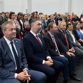 Po letných prázdninách žiakov privítala nová telocvičňa a jedna z najmodernejších školských budov - 20180903_TN_TSK_skoly_020w