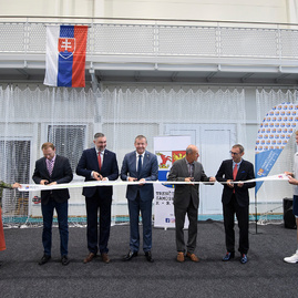 Po letných prázdninách žiakov privítala nová telocvičňa a jedna z najmodernejších školských budov - 20180903_TN_TSK_skoly_037w