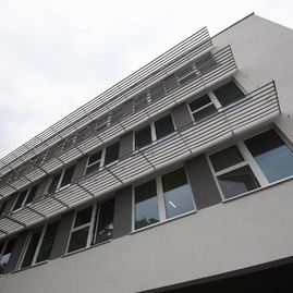 Po letných prázdninách žiakov privítala nová telocvičňa a jedna z najmodernejších školských budov - 20180903_TN_TSK_skoly_080w