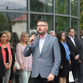 Po letných prázdninách žiakov privítala nová telocvičňa a jedna z najmodernejších školských budov - 20180903_TN_TSK_skoly_090w