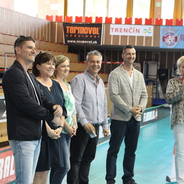 Po stredoškolákoch spoznáme školského majstra slovenska vo florbale aj medzi žiakmi základných škôl. v trenčíne odštartovali celoslovenské majstrovstvá. - IMG_2055