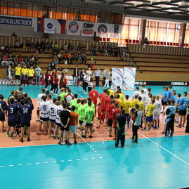 Po stredoškolákoch spoznáme školského majstra slovenska vo florbale aj medzi žiakmi základných škôl. v trenčíne odštartovali celoslovenské majstrovstvá. - IMG_2168