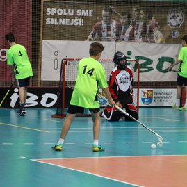 Po stredoškolákoch spoznáme školského majstra slovenska vo florbale aj medzi žiakmi základných škôl. v trenčíne odštartovali celoslovenské majstrovstvá. - IMG_2255