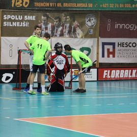 Po stredoškolákoch spoznáme školského majstra slovenska vo florbale aj medzi žiakmi základných škôl. v trenčíne odštartovali celoslovenské majstrovstvá. - IMG_2271