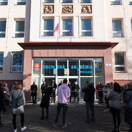 Zväčšiť fotografiu - Počet stredoškolákov na župných školách sa zvýšil - TSK_stredné školy_ilustráky (1)
