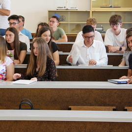 Zväčšiť fotografiu - Počet stredoškolákov na župných školách sa zvýšil - TSK_stredné školy_ilustráky (21)