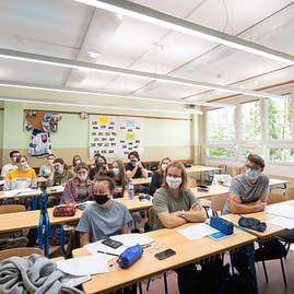 Zväčšiť fotografiu - Počet stredoškolákov na župných školách sa zvýšil - TSK_stredné školy_ilustráky (31)