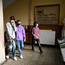 Zväčšiť fotografiu - Počet stredoškolákov na župných školách sa zvýšil - TSK_stredné školy_ilustráky (8)