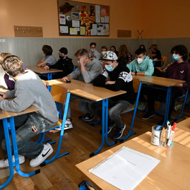 Zväčšiť fotografiu - Počet stredoškolákov na župných školách sa zvýšil - TSK_stredné školy_ilustráky (9)