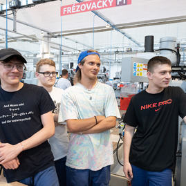 Zväčšiť fotografiu - Pochváliť sa môžu špičkovými dielňami odborného výcviku - 20220627_TSK_114w