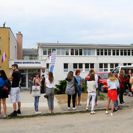 Zväčšiť fotografiu - Poď študovať na novú zdravotnícku školu do prievidze! - 20190902_PD_SZS_002w