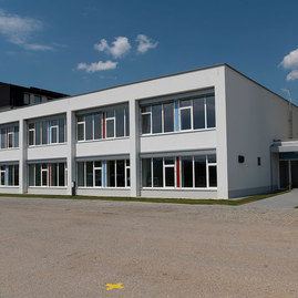 Zväčšiť fotografiu - Poď študovať sklárske remeslo, módu alebo programovanie na spojenú školu do púchova! - 20200807_PU_spojena_skola_001w