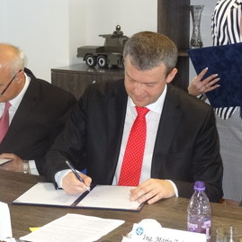 Podpis memoranda o spolupráci je významným krokom pre kraj, školu a zamestnávateľov - 2_resize