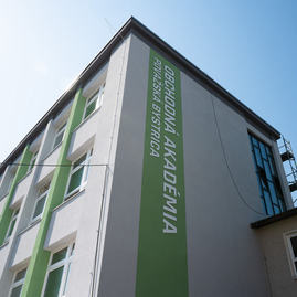Zväčšiť fotografiu - Považskobystrická obchodná akadémia získala významné ocenenie - 20220627_TSK_077w