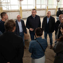 Zväčšiť fotografiu - Považskobystrické gymnázium bude mať dve moderné športoviská - 20220919_PB_Gymnazium_028w