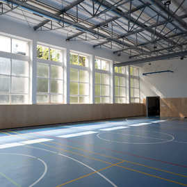 Zväčšiť fotografiu - Považskobystrické gymnázium s novými športoviskami! - 20230522_TSK_052w