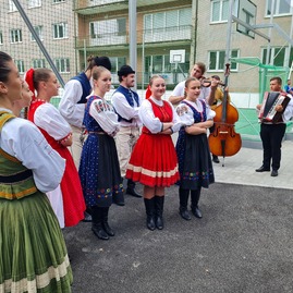 Zväčšiť fotografiu - Považskobystrické školy využívajú nové multifunkčné ihrisko - 20210907_110441