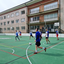 Zväčšiť fotografiu - Považskobystrické školy využívajú nové multifunkčné ihrisko - 20210907_113459 – kópia