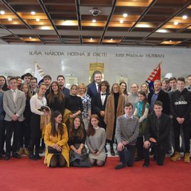 Považskobystrickí gymnazisti na návšteve v parlamente - 51608047_340668469873431_1331484108513083392_o