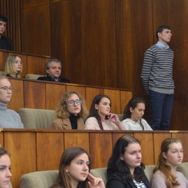 Považskobystrickí gymnazisti na návšteve v parlamente - 51632740_340668399873438_4710606833310498816_o