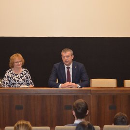 Považskobystrickí gymnazisti na návšteve v parlamente - 52599211_340668386540106_7602051144226963456_o