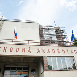 Zväčšiť fotografiu - Práce na obchodnej akadémii v trenčíne komplikuje nezodpovedný dodávateľ - TSK_KD máj_mini (141 of 232)
