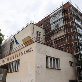 Zväčšiť fotografiu - Práce na rekonštrukcii obchodnej akadémie v trenčíne sú v plnom prúde - IMG_9369