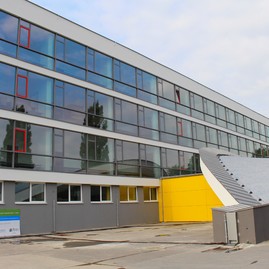 Práce na rekonštrukcii soš e. belluša v trenčíne a výstavbe telocvične športového gymnázia finišujú. akými zmenami od minulého roka prešli? pozrite sa sami! - IMG_9481