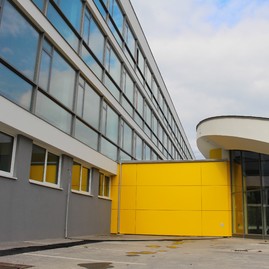 Práce na rekonštrukcii soš e. belluša v trenčíne a výstavbe telocvične športového gymnázia finišujú. akými zmenami od minulého roka prešli? pozrite sa sami! - IMG_9485