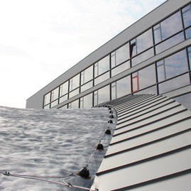 Práce na rekonštrukcii soš e. belluša v trenčíne a výstavbe telocvične športového gymnázia finišujú. akými zmenami od minulého roka prešli? pozrite sa sami! - IMG_9508