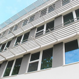 Práce na rekonštrukcii soš e. belluša v trenčíne a výstavbe telocvične športového gymnázia finišujú. akými zmenami od minulého roka prešli? pozrite sa sami! - IMG_9509