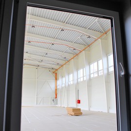 Práce na rekonštrukcii soš e. belluša v trenčíne a výstavbe telocvične športového gymnázia finišujú. akými zmenami od minulého roka prešli? pozrite sa sami! - IMG_9546