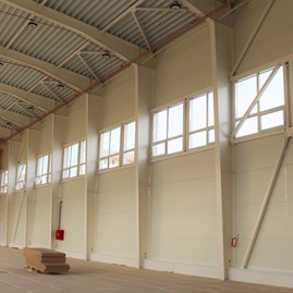 Práce na rekonštrukcii soš e. belluša v trenčíne a výstavbe telocvične športového gymnázia finišujú. akými zmenami od minulého roka prešli? pozrite sa sami! - IMG_9551