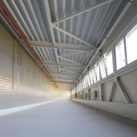 Práce na rekonštrukcii soš e. belluša v trenčíne a výstavbe telocvične športového gymnázia finišujú. akými zmenami od minulého roka prešli? pozrite sa sami! - IMG_9561