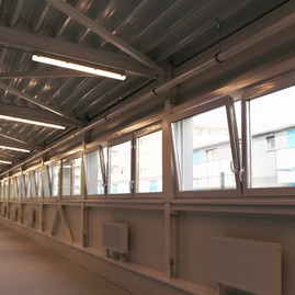 Práce na rekonštrukcii soš e. belluša v trenčíne a výstavbe telocvične športového gymnázia finišujú. akými zmenami od minulého roka prešli? pozrite sa sami! - IMG_9566