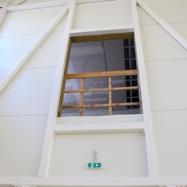 Práce na rekonštrukcii soš e. belluša v trenčíne a výstavbe telocvične športového gymnázia finišujú. akými zmenami od minulého roka prešli? pozrite sa sami! - IMG_9584