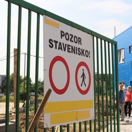 Práce na rekonštrukcii soš e. belluša v trenčíne a výstavbe telocvične športového gymnázia finišujú. akými zmenami od minulého roka prešli? pozrite sa sami! - IMG_9621