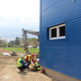 Práce na rekonštrukcii soš e. belluša v trenčíne a výstavbe telocvične športového gymnázia finišujú. akými zmenami od minulého roka prešli? pozrite sa sami! - NOVA_TELOCVICNA_SPORTOVE_GYMNAZIUM_TN (3)
