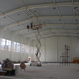 Práce na rekonštrukcii soš e. belluša v trenčíne a výstavbe telocvične športového gymnázia finišujú. akými zmenami od minulého roka prešli? pozrite sa sami! - NOVA_TELOCVICNA_SPORTOVE_GYMNAZIUM_TN (6)