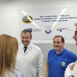 Zväčšiť fotografiu - Pre jedného z najväčších zamestnávateľov v regióne sa vzdeláva 18 dualistov - IMG_20200210_093830_zmensena