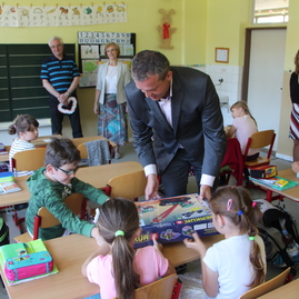 Pred koncom školského roka využijú  nové učebné pomôcky od tsk aj žiaci deviatich zš púchovskej doliny - IMG_8582