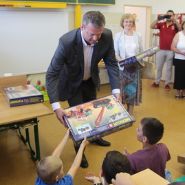 Pred koncom školského roka využijú  nové učebné pomôcky od tsk aj žiaci deviatich zš púchovskej doliny - IMG_8750