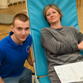 Zväčšiť fotografiu - Premiérovo darovali krv aj športovci - DSC_6563