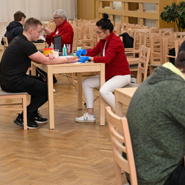 Zväčšiť fotografiu - Premiérovo darovali krv aj športovci - DSC_6587