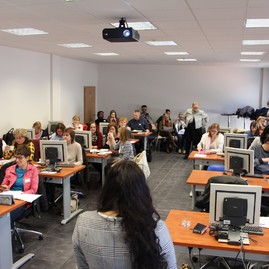 Prvé spoločné školenie koordinátorov župných stredných škôl zapojených do participatívnych rozpočtov oživil praktický workshop - IMG_0059
