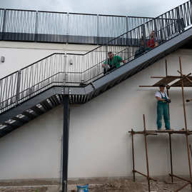 Zväčšiť fotografiu - Púchovské gymnázium s originálnym športoviskom - 20230522_TSK_191w